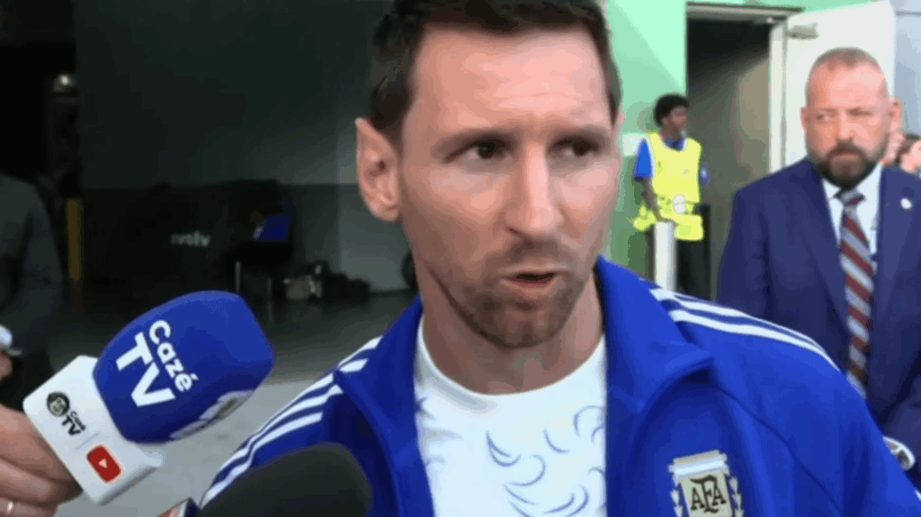 Messi: "Tôi sẽ không bao giờ so sánh mình với Maradona"